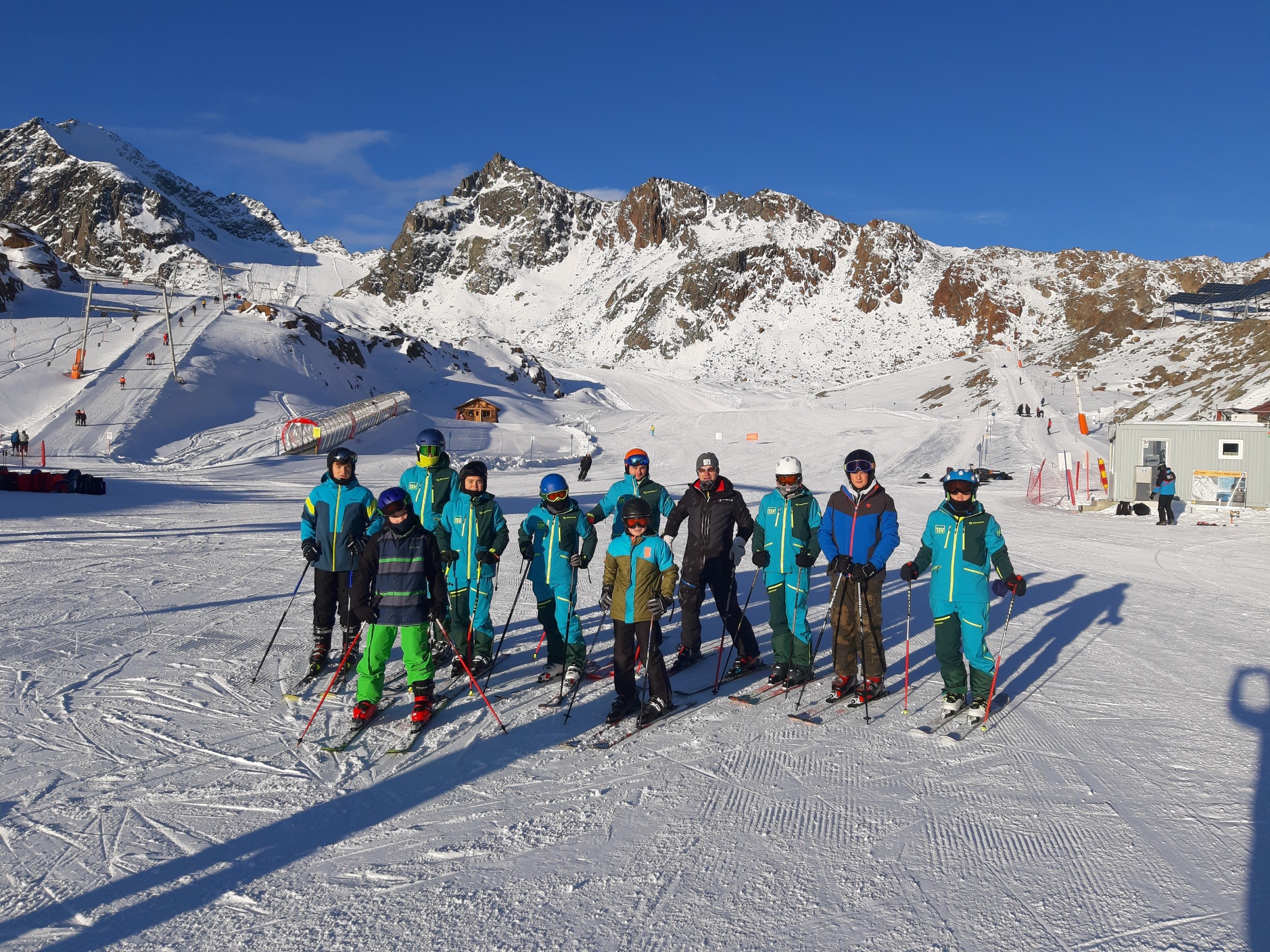 Ski-Kids auf dem Pitztaler Gletscher im November 2021
